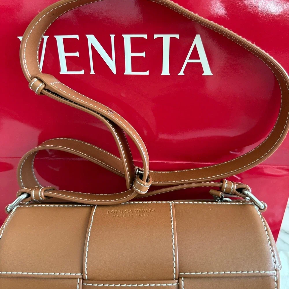 Bottega Veneta 741561‎ Urban Stitch Leather Barrel Bag Brown Crossbody